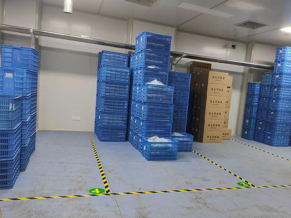 成（chéng）品倉庫